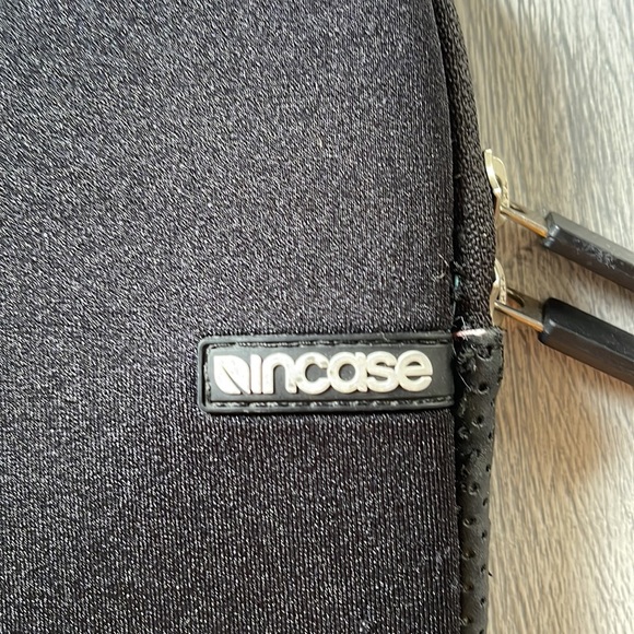 Incase Laptop Case - Picture 2 of 6